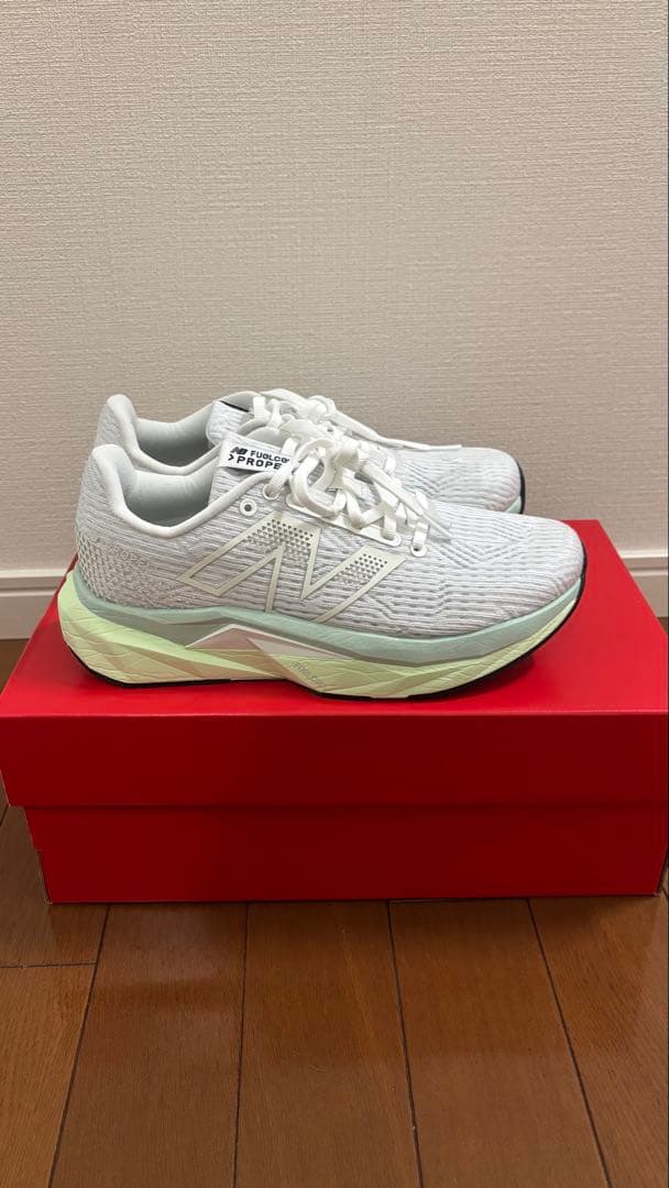 New Balance FuelCell トレーニングシューズ軽量 クッション性