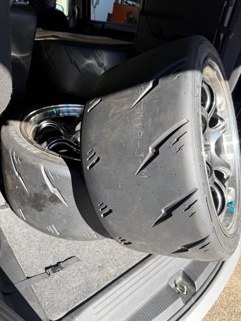 なお ADVAN RG-D2 10.5j 18インチ+35 PCD120