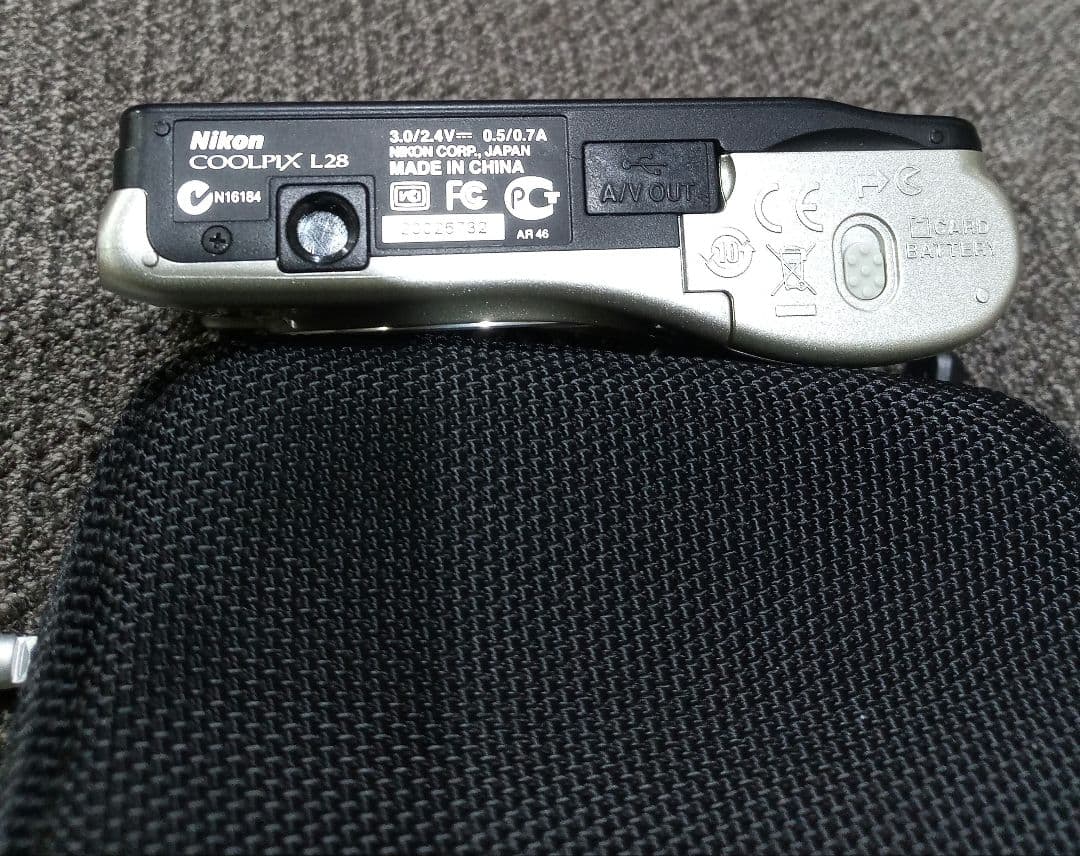 Nikon　COOLPIX L28　コンパクトデジタルカメラ　SDカードポーチ付