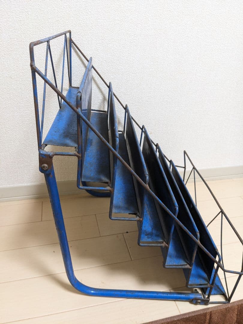 昭和レトロ　ブックスタンド　ブルー　昔、病院や床屋、喫茶店にありました