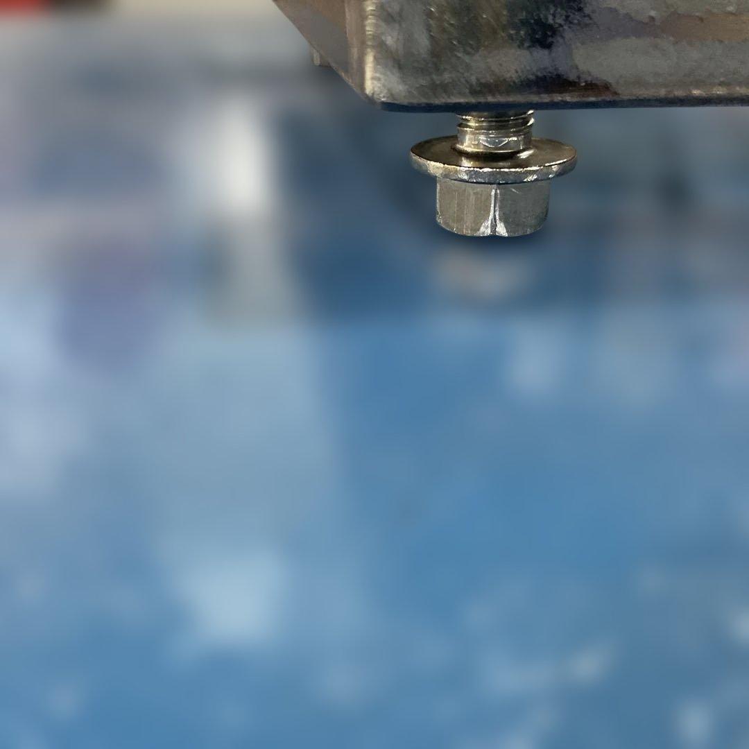 スチール枠にエクスパンドメタル のディスプレイステージ