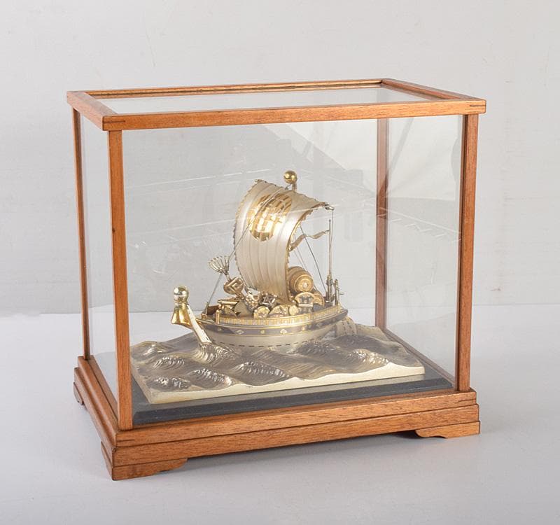 三越謹製　銀製刻印　宝船　約261ｇ　置物　ガラスケース付　D　R5089C