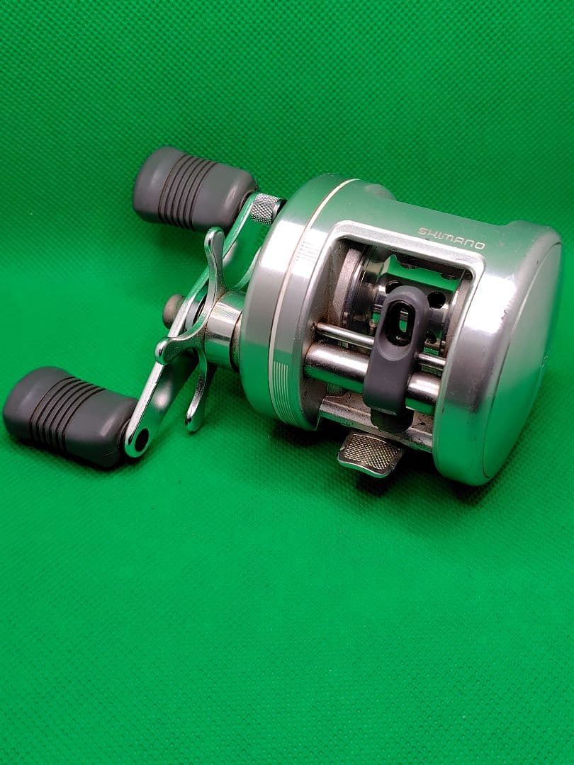 シマノ　ベイトリール　カルカッタ200