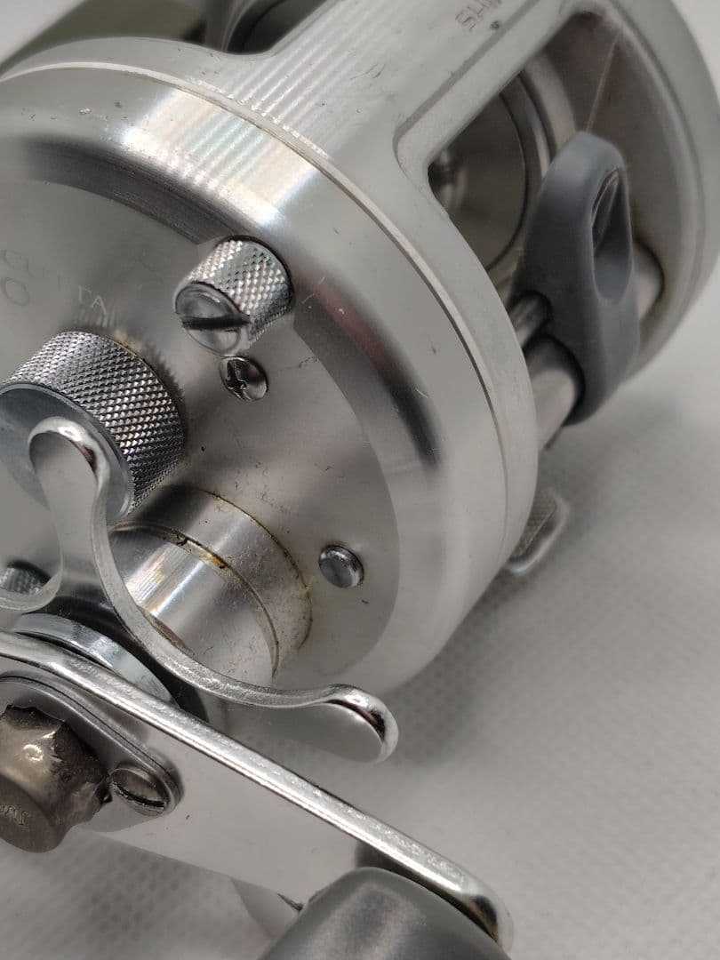 シマノ　ベイトリール　カルカッタ200