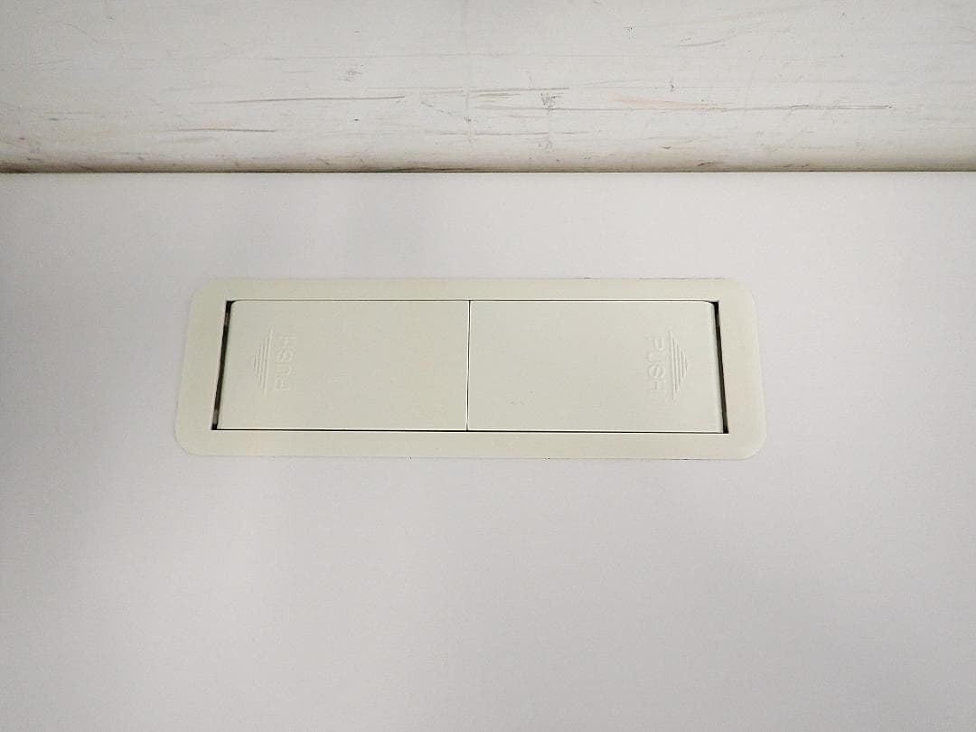 引取り限定　イトーキ　107片袖机　CZ　11-0622