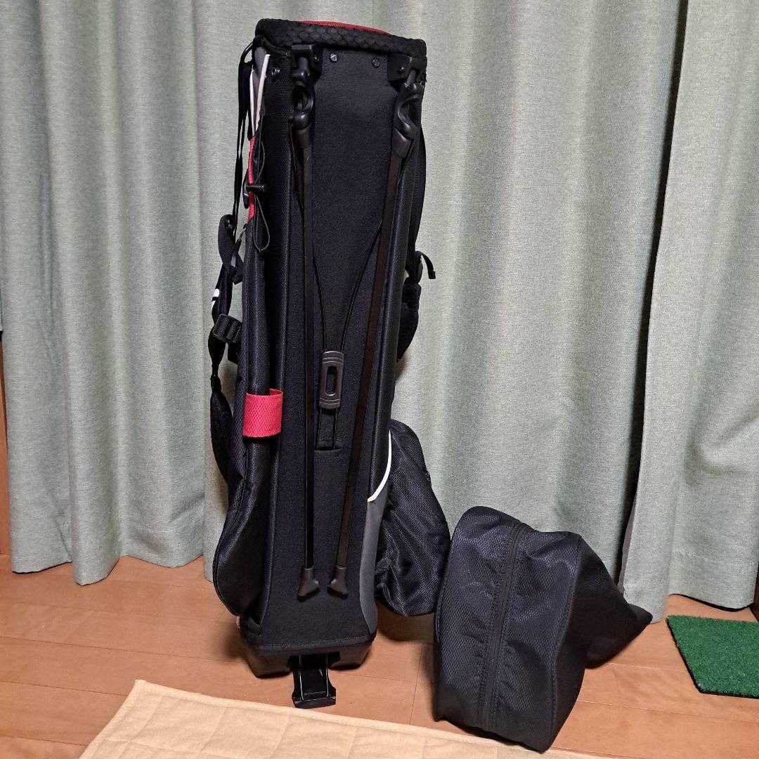 TaylorMadeスタンド式キャディバッグ 黒/赤。フード付き。極美品！
