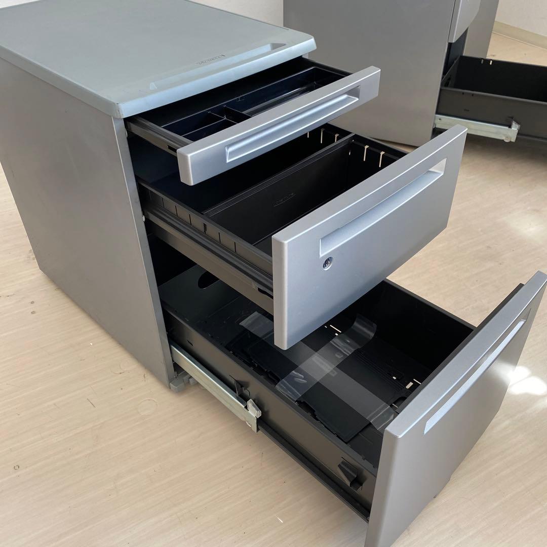 オカムラ ワゴン3段 キャスター付き　サイドテーブル