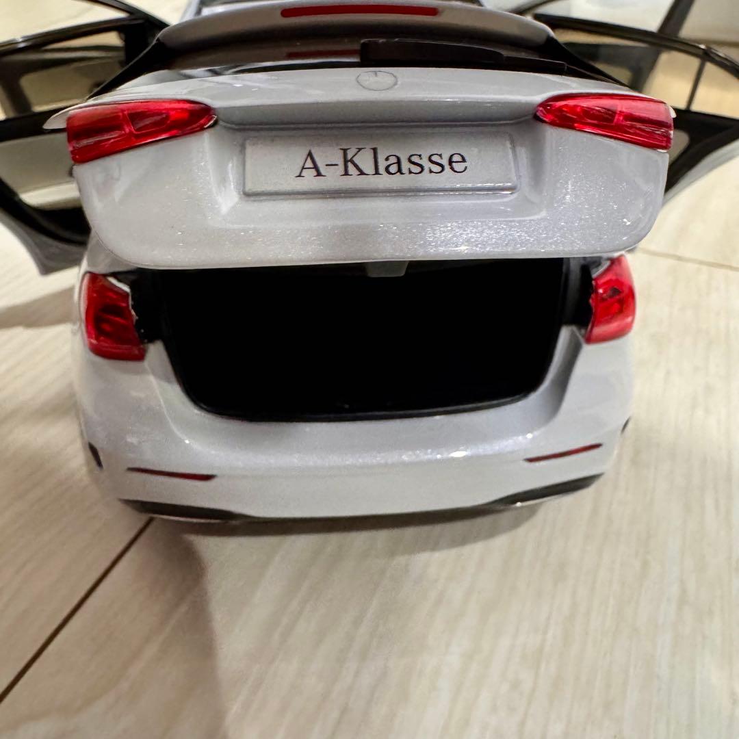 ノレブ 1/18 メルセデス Aクラス W177 純正特注 デジタル白