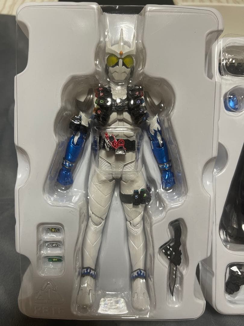 【開封品】フィギュアーツ　仮面ライダーエターナル