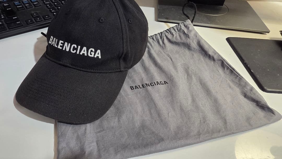 BALENCIAGA ベースボールキャップ ブラッ