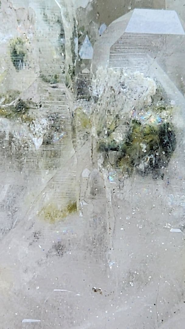 ヤオガンシアン蛍石入りクォーツ