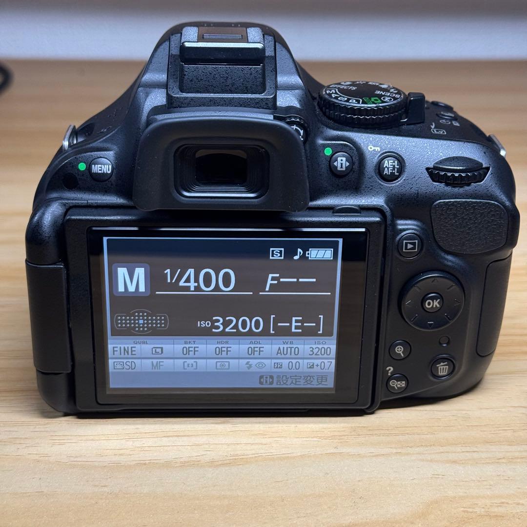 Nikon D5200 美品　箱入り　バッテリー付き　シャッター数2,600回
