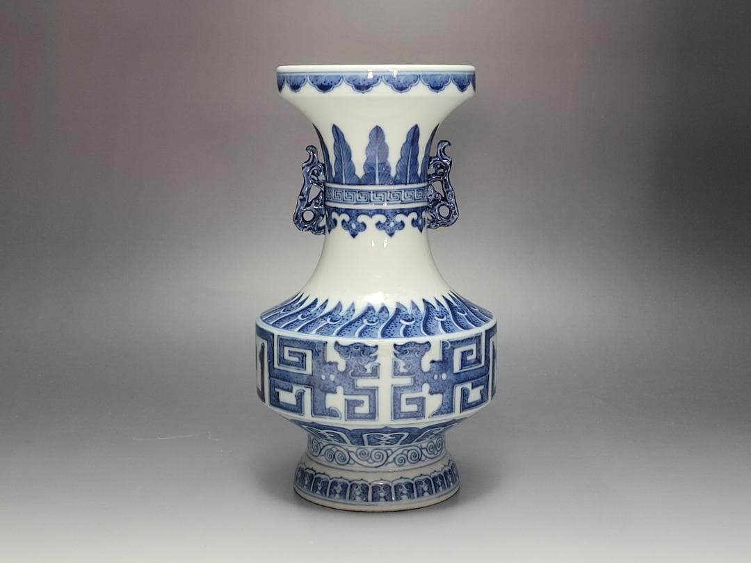 染付 吉祥 龍紋 両耳花瓶 「大清乾隆年製」銘 明清時代 高さ約20.8cm