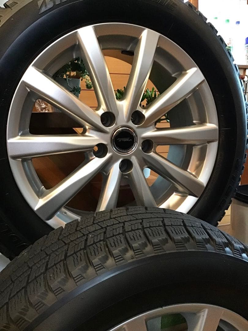 直接引取歓迎スタッドレスタイヤ ホイール付き、215／60r17 5穴114.3