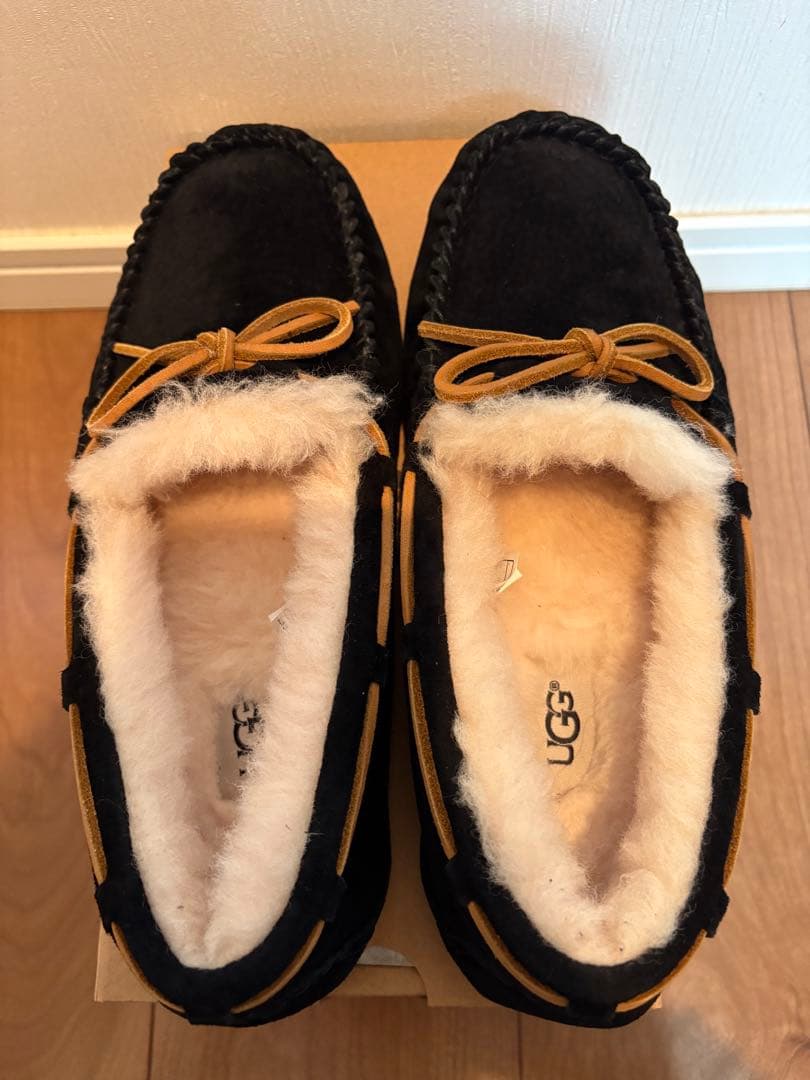 【ほぼ新品】UGG モカシン DAKOTA