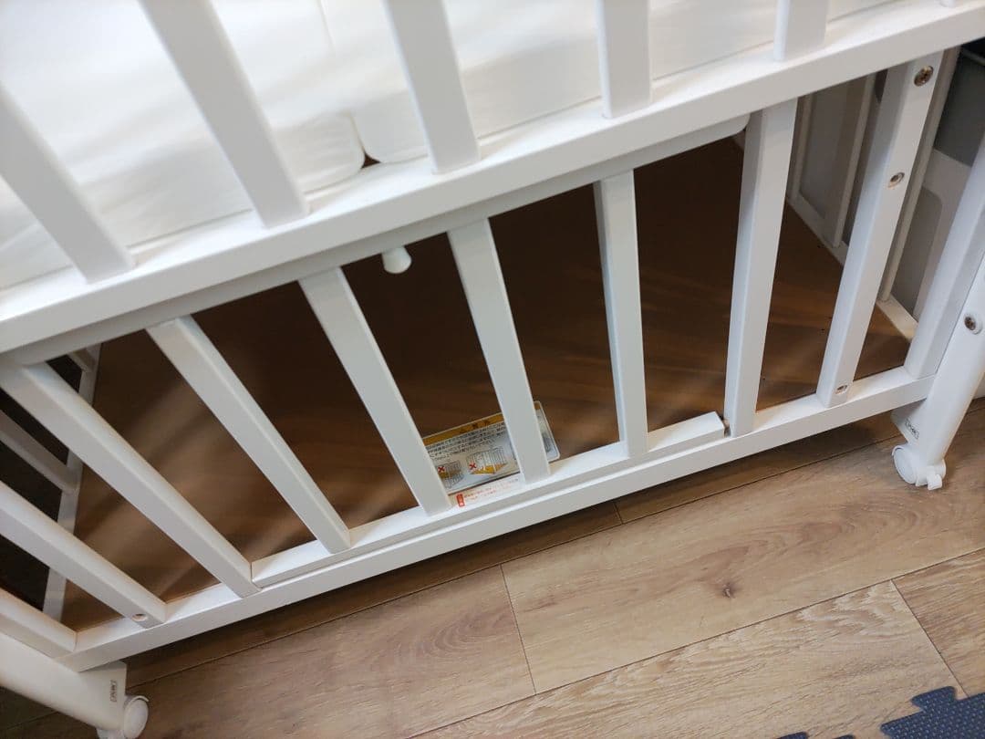 美品　カトージ　ミニ　ベビーベッド　白　直接引き取り可　お届けも可（場所による）