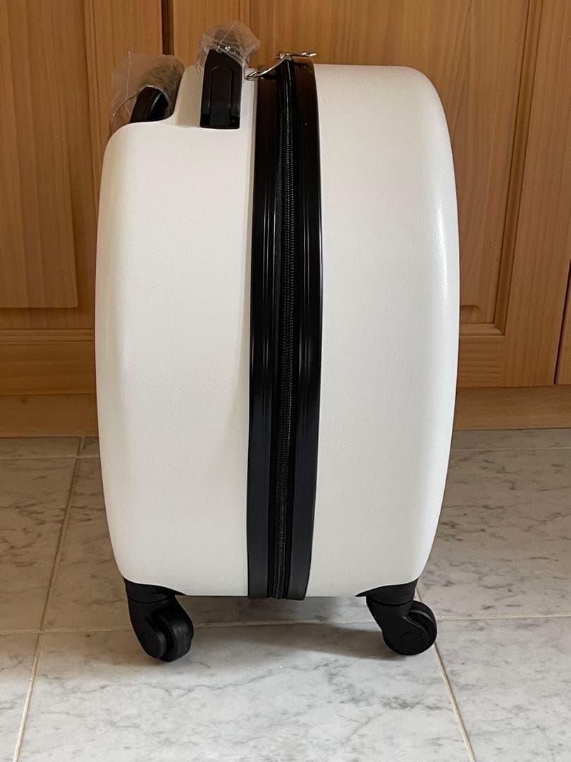 【新品】サンリオキャラクター キャリーケース キティ　クロミ　シナモン　マイメロ