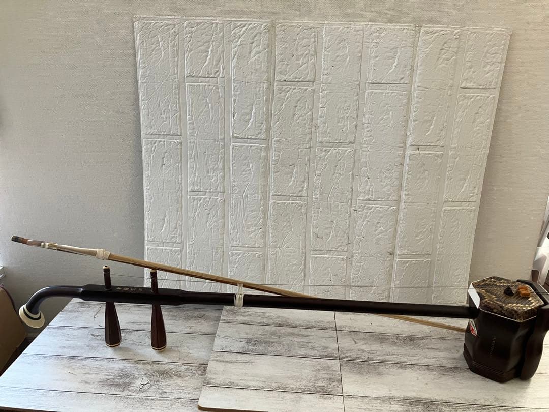 中国の伝統的な擦弦楽器、二胡（にこ）