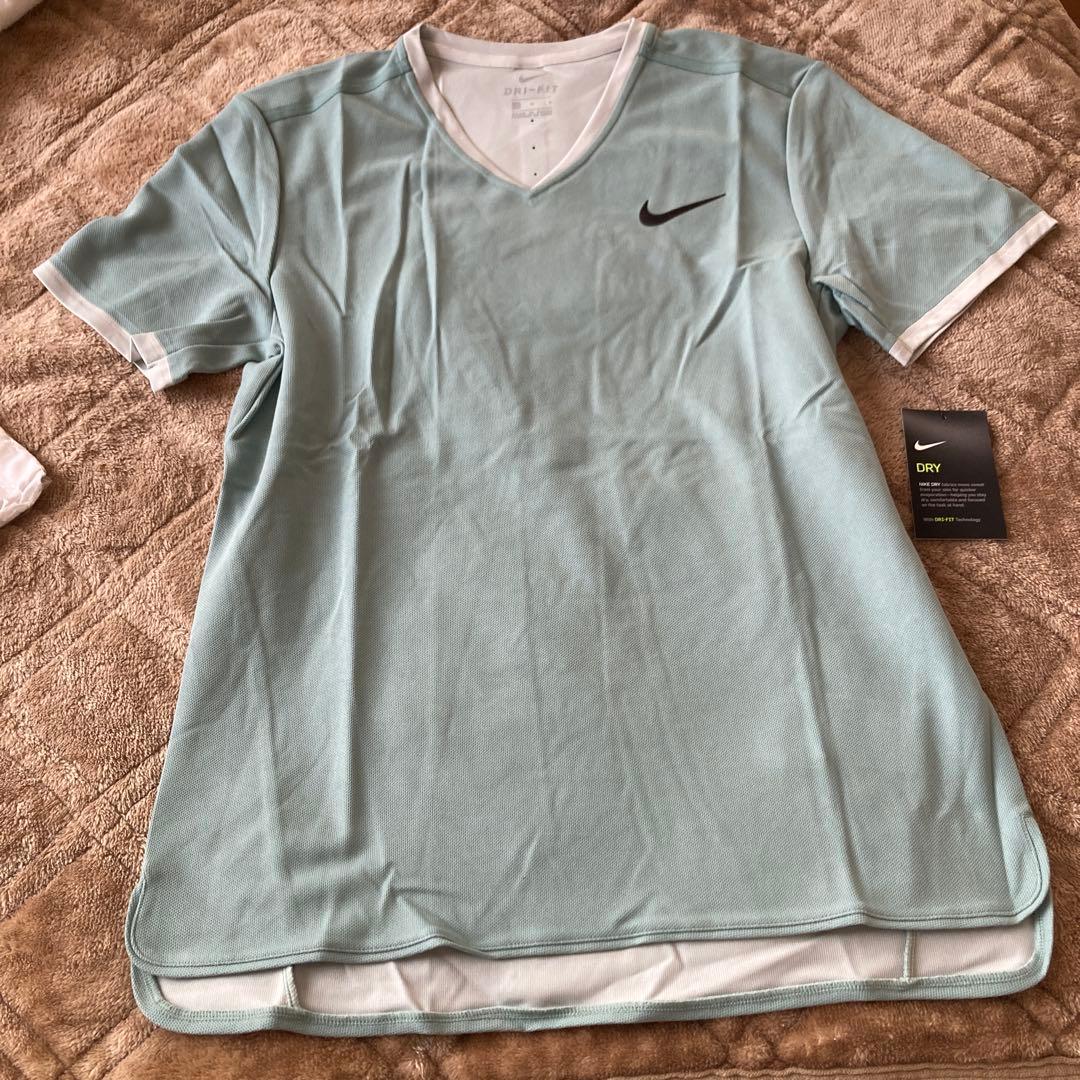 Nike Dri-FIT フェデラー モデル　ライトブルー Vネックゲームシャツ