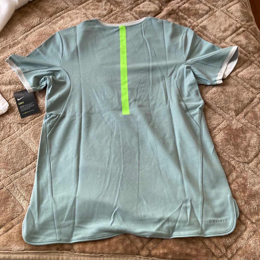 Nike Dri-FIT フェデラー モデル　ライトブルー Vネックゲームシャツ