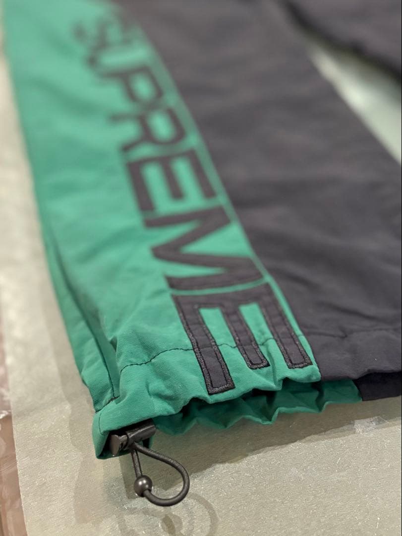 最終価格SUPREME ナイロンジャケット ブラック/グリーン