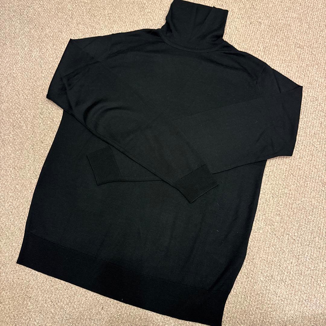 黒 タートルネック セーター