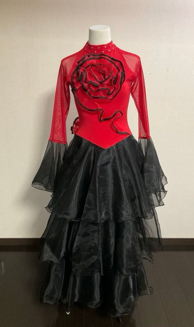 再値下げ‼️社交ダンス　カラオケ　赤黒　Mサイズ〜Ｌサイズ