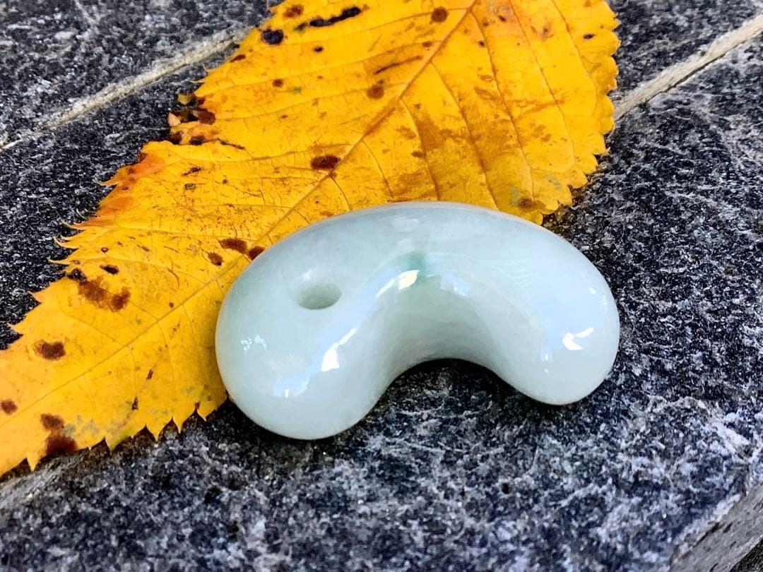 ⭕️最低12万円します糸魚川翡翠勾玉　お身近に天然石パワーを感じてください　鑑別付