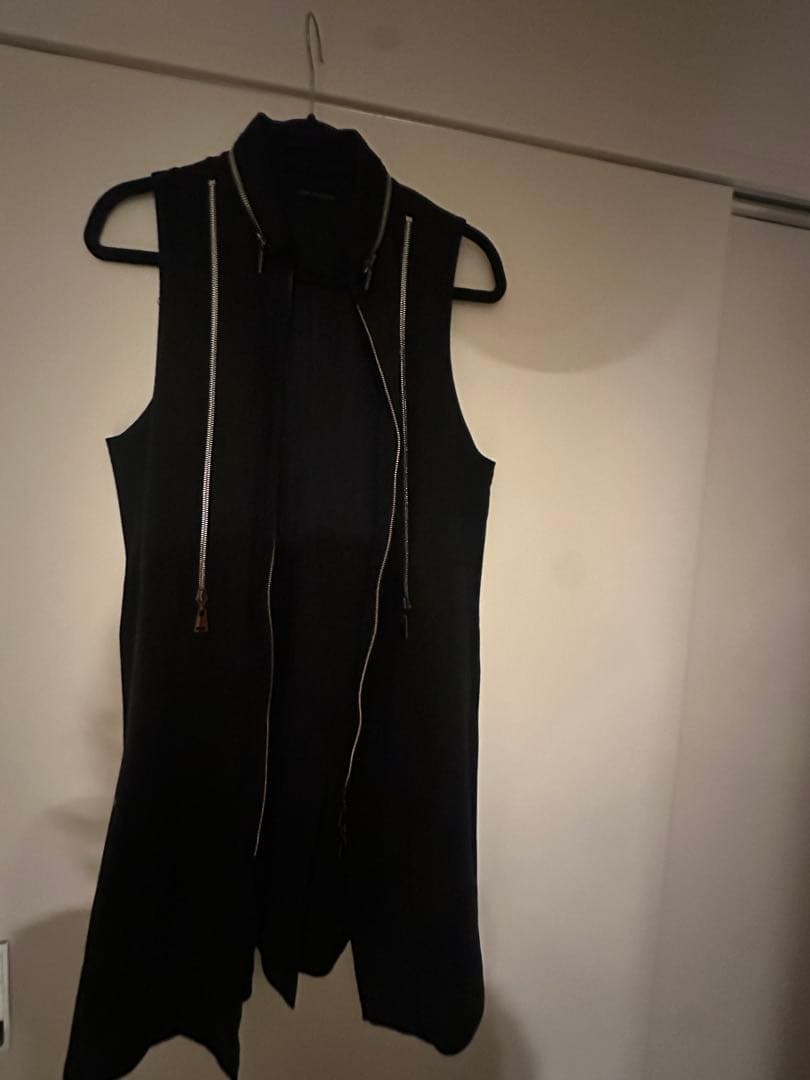 ブラックノースリーブベスト