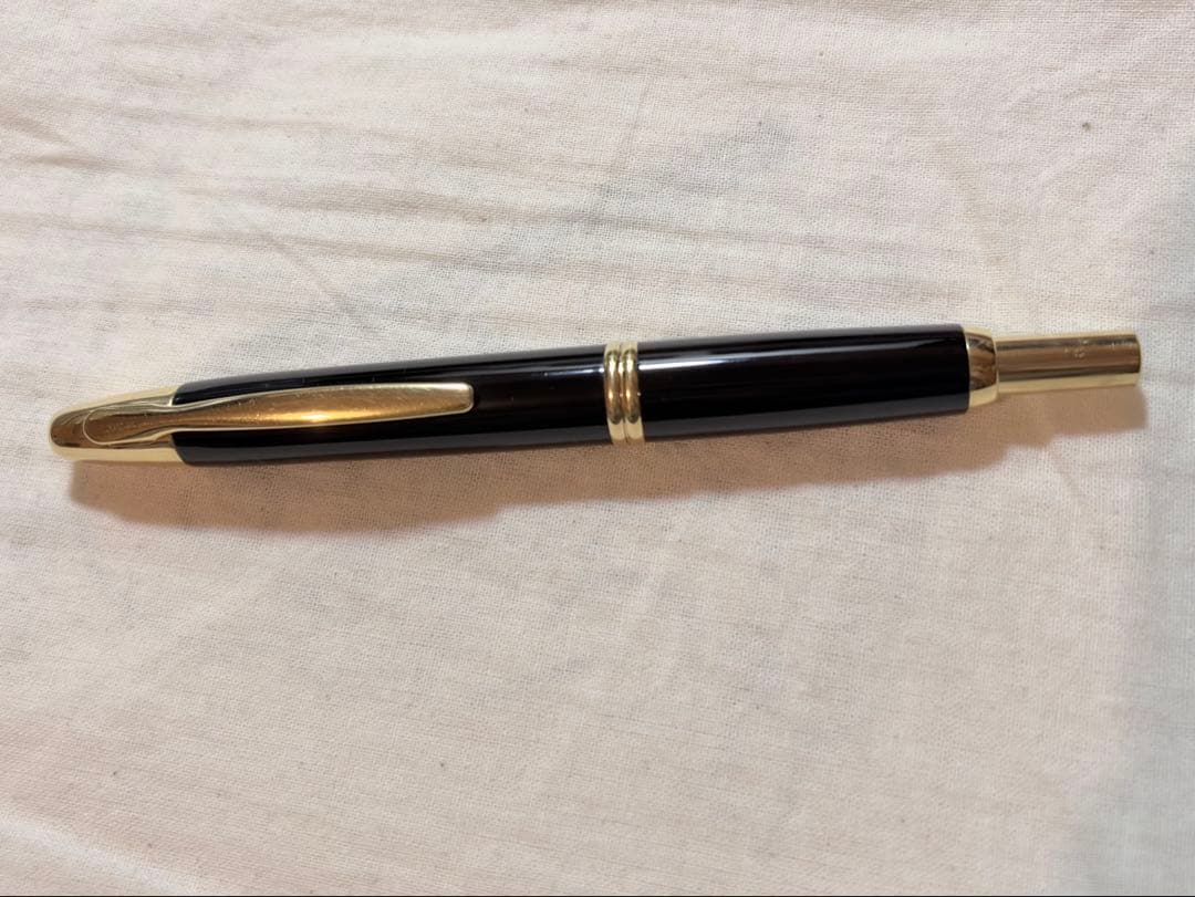 パイロット キャップレス万年筆 ゴールドトリム ブラック F字