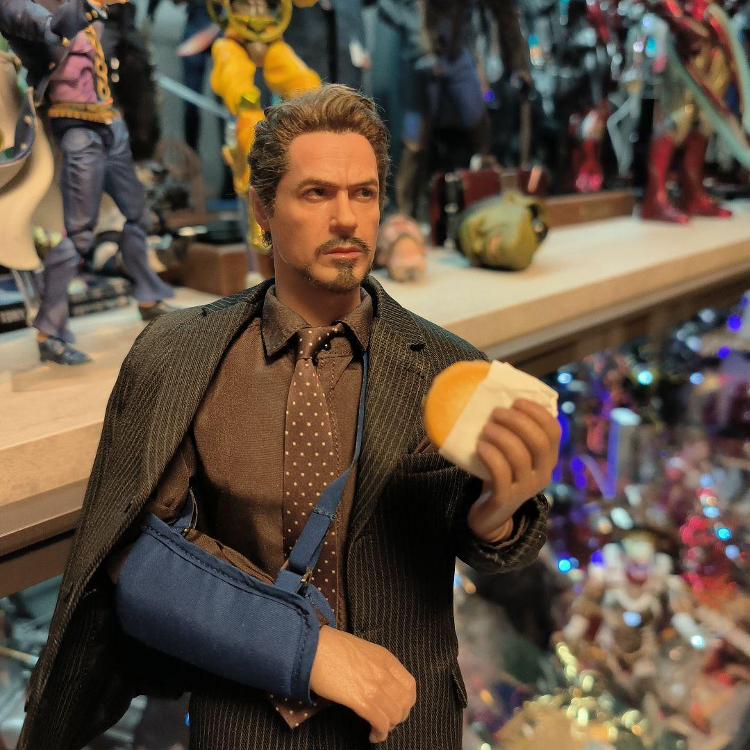 トニー・スターク フィギュア ハンバーガー付き