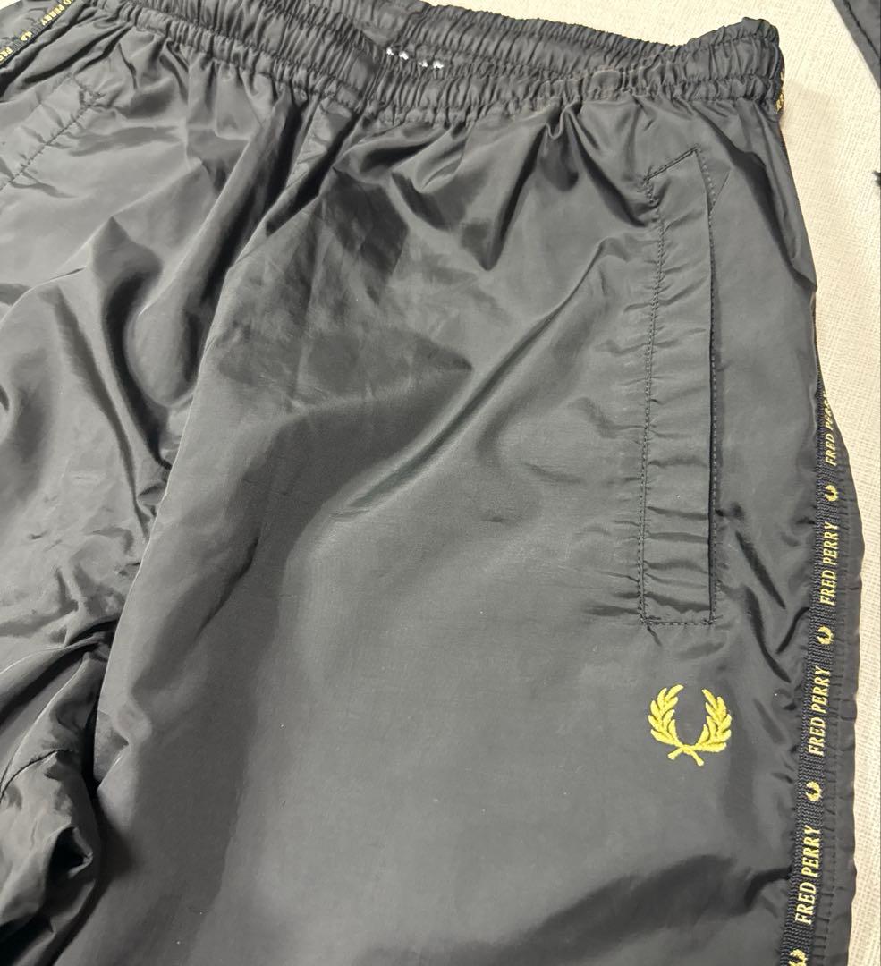 【特価】FRED PERRY 上級ウインドブレーカー