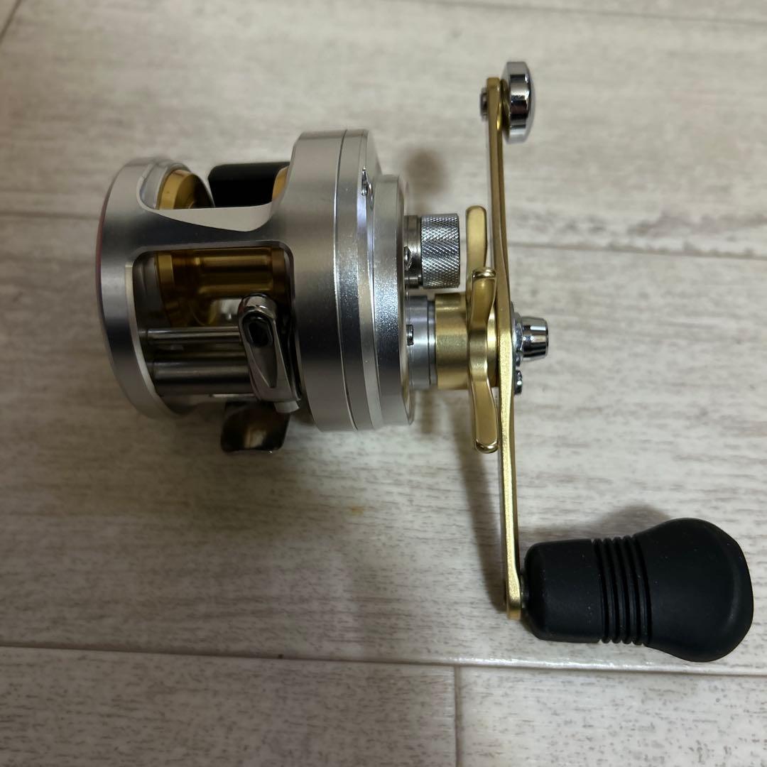 シマノ　12カルカッタ401F 両軸リール 左巻き