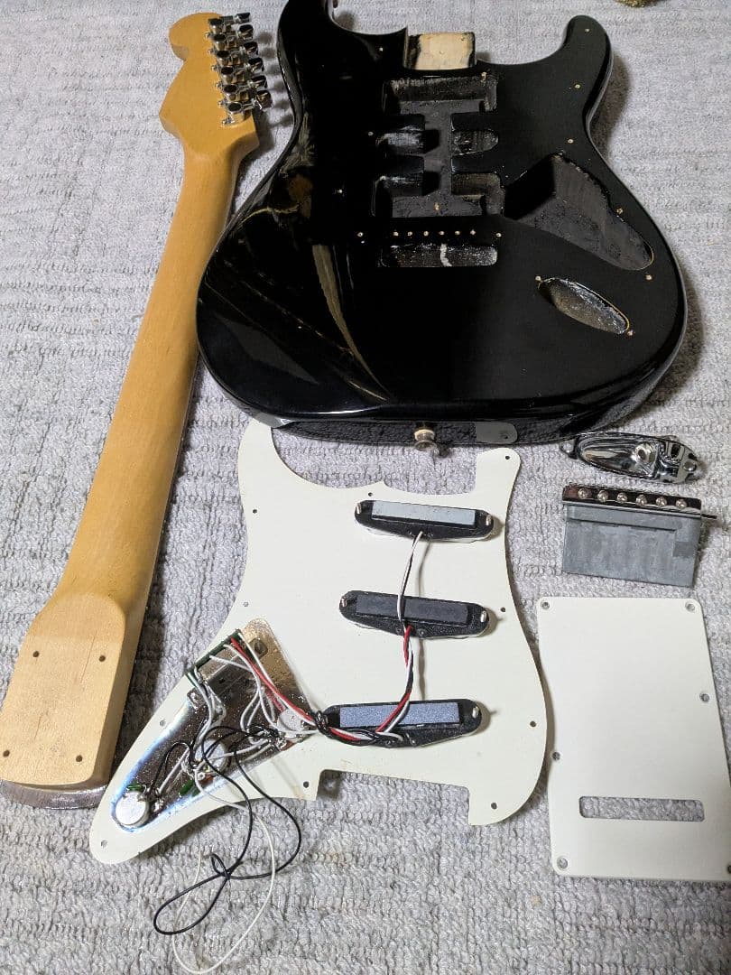 レリック加工　エレキギター フォトジェニック　ストラトキャスター　ブラック