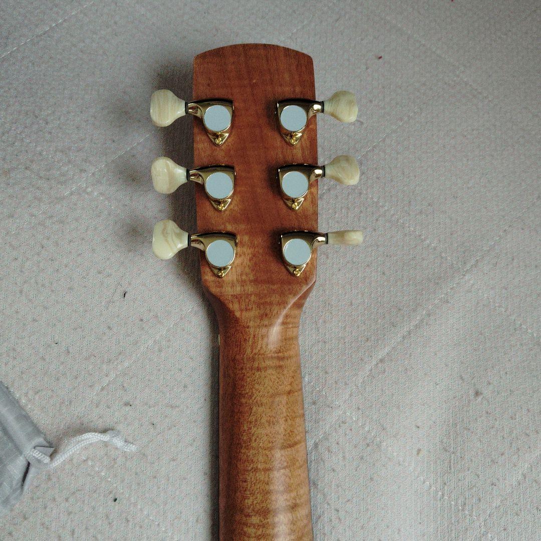 aNueNue （アヌエヌエ）M30　トップ単板、オールアカシアギター