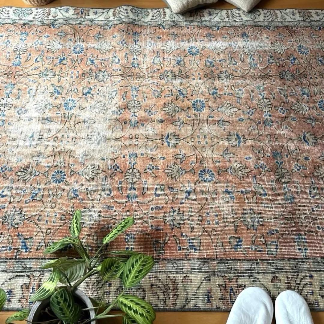 大判133×241ピンクベージュ　青い花　ボタニカル　トルコヴィンテージラグ