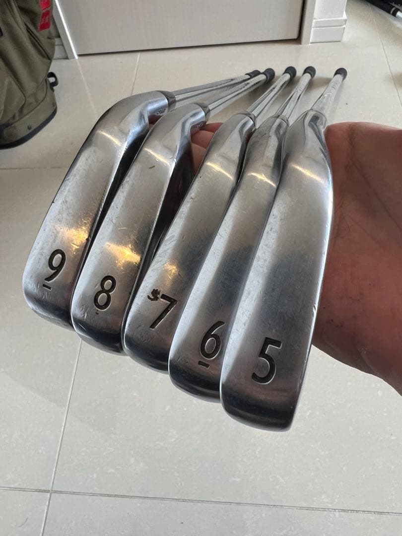 ブリーフィングbriefingゴルフバッグ オリーブ　ドライバーなどのクラブ一式