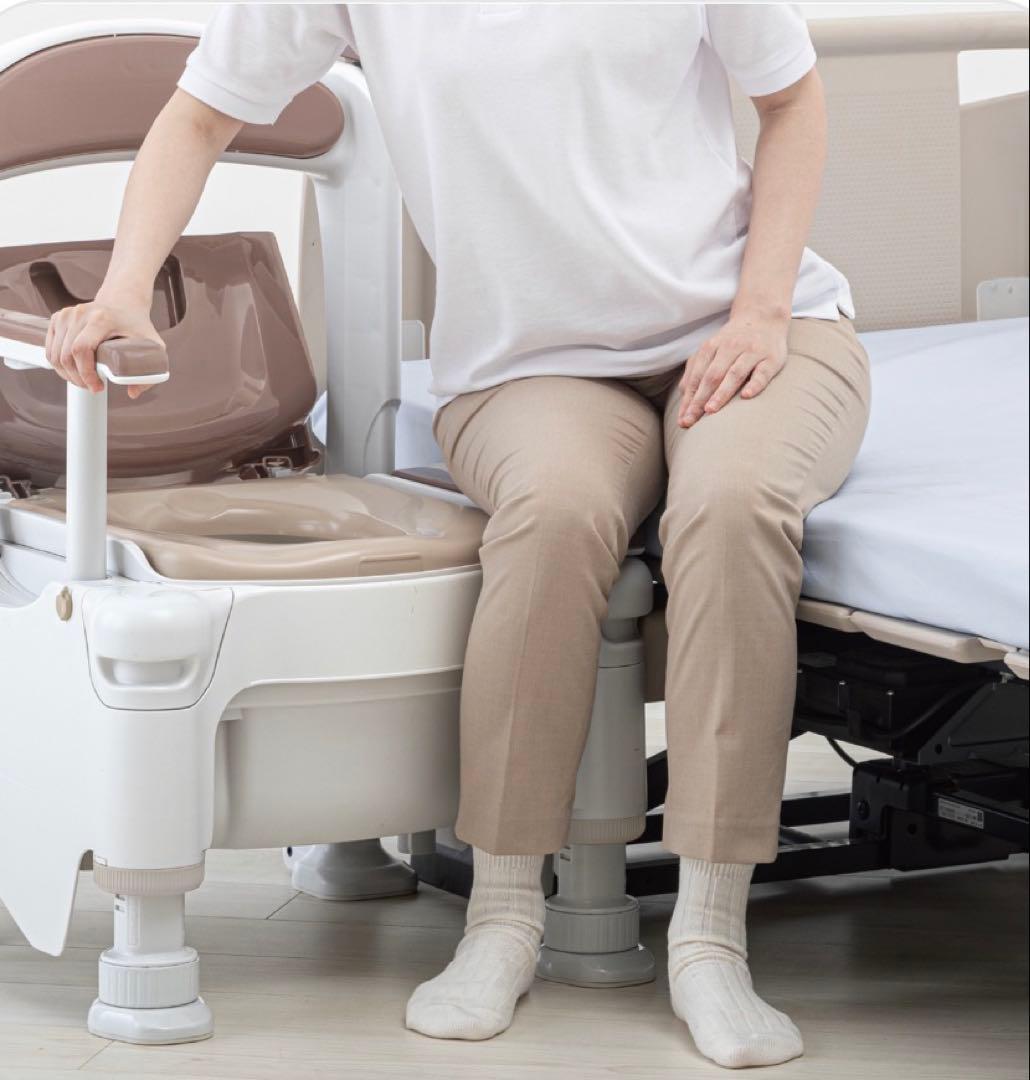 安寿　ポータブルトイレ 暖房便座　快適脱臭　アームレスト付き　アロン化成