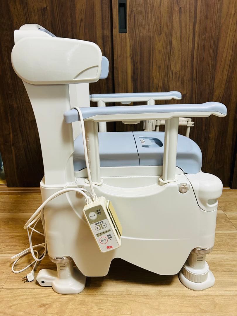 安寿　ポータブルトイレ 暖房便座　快適脱臭　アームレスト付き　アロン化成