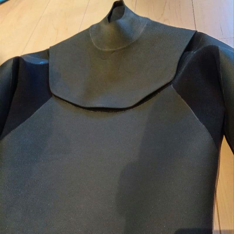 セミドライ、メローウェットスーツ、5✕3ミリ、ML-Bサイズ、ノンジップ