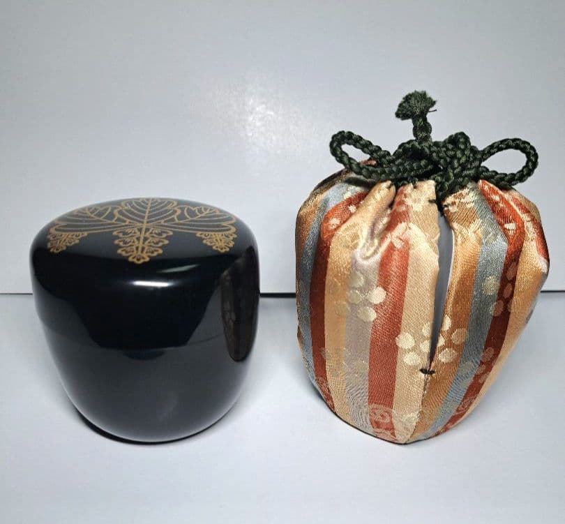 大棗　桐蒔絵　多田桂覚作　宝利休梅仕覆