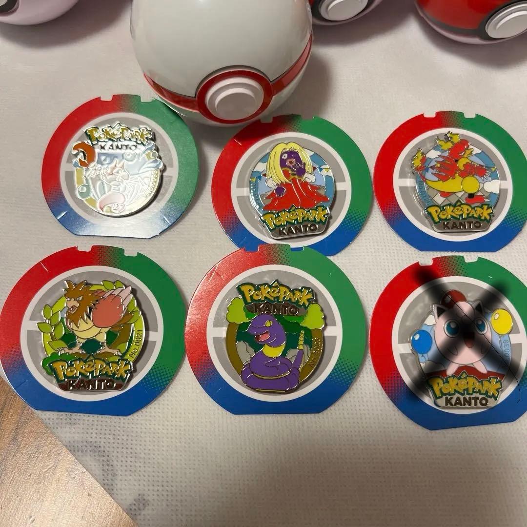 【新品未使用】ポケパークカントー　ピンズ　モンスターボール　7個＆プレミアボール