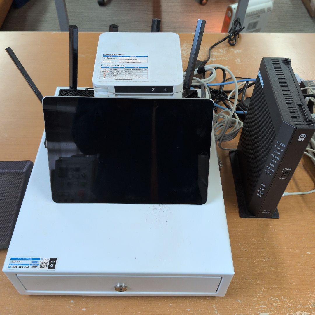タブレットと無線ルーターセットとドロワー