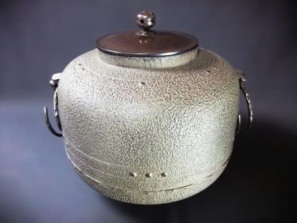 茶釜 万代屋釜 釜師「西向竹軒」作 西向竹軒 鉄製 風炉釜 鉄釜