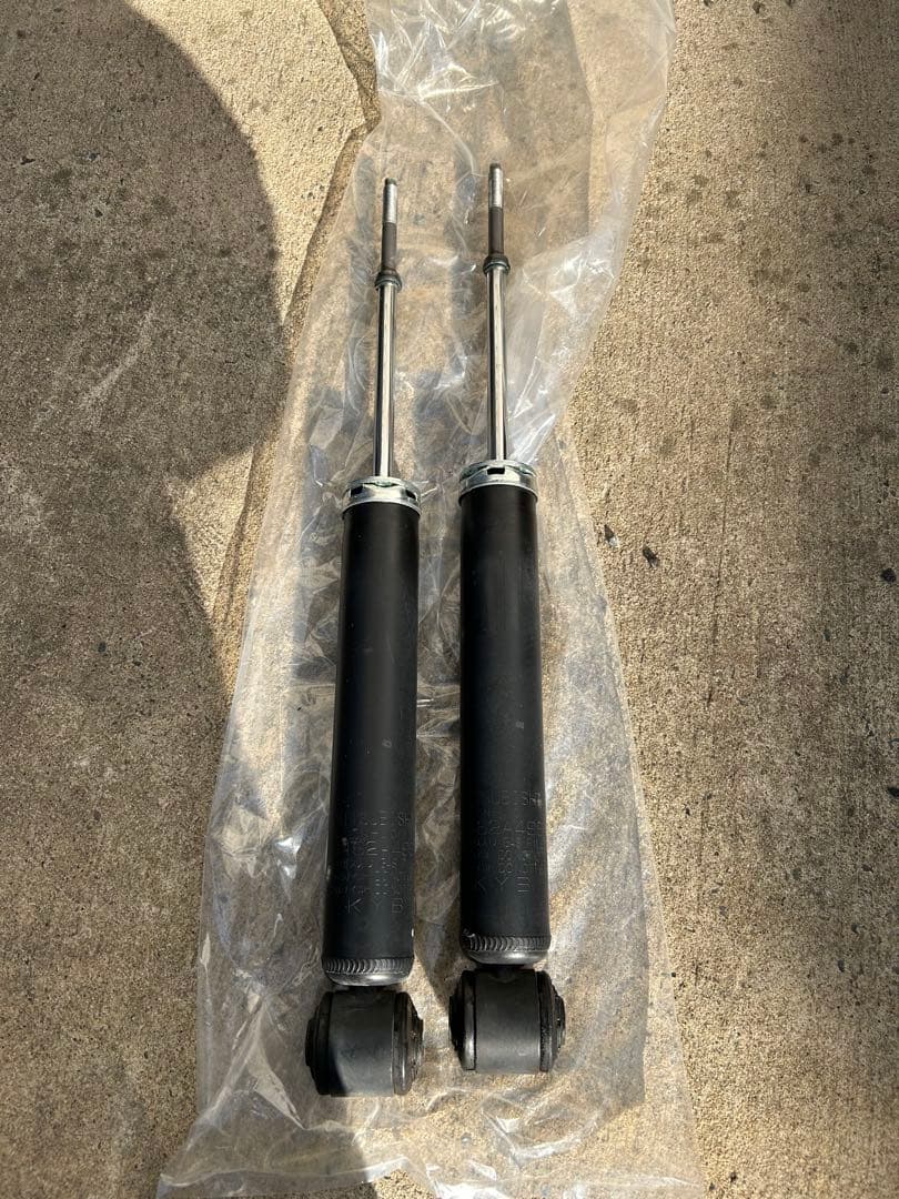 アルフ様用　後期デリカd5 2019.2〜 純正前後ショックアブソーバー 4本