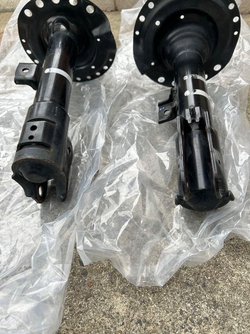 アルフ様用　後期デリカd5 2019.2〜 純正前後ショックアブソーバー 4本