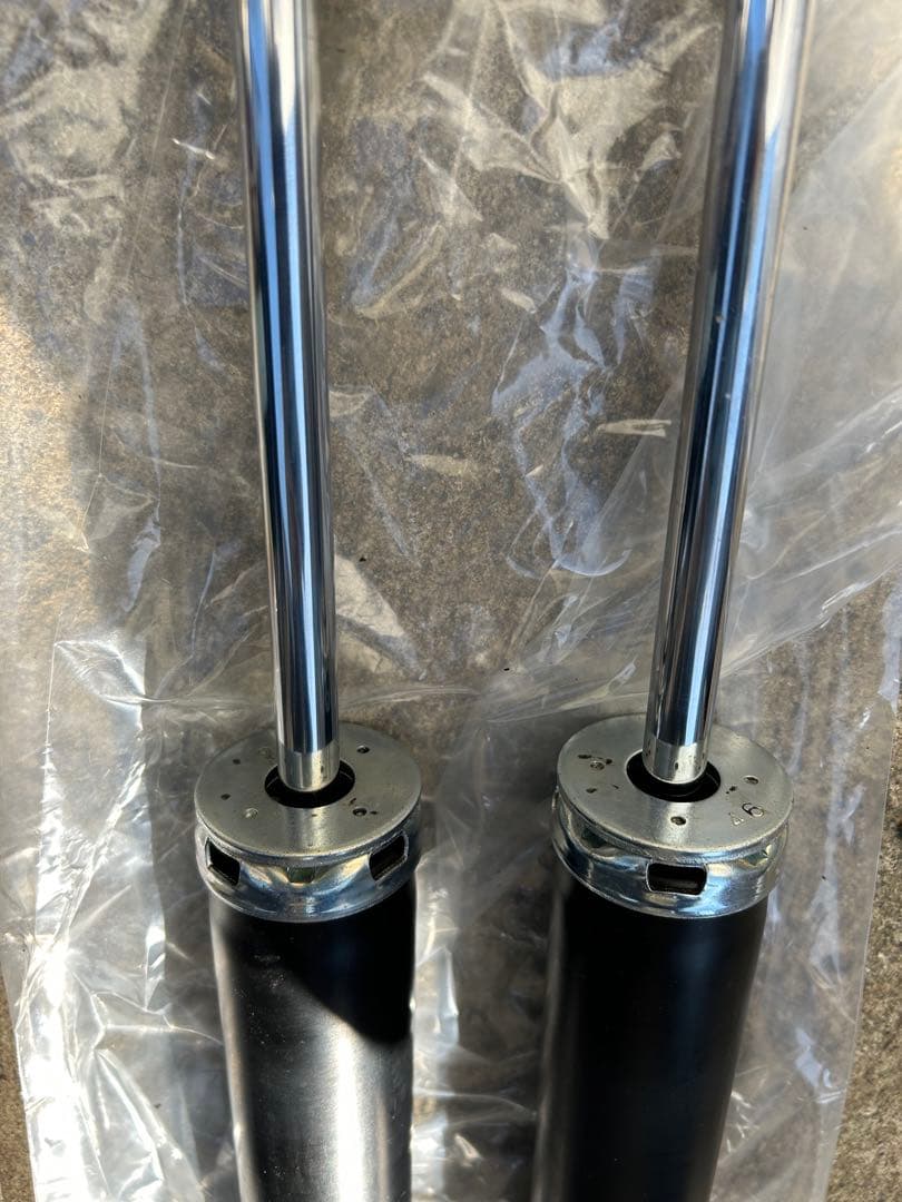 アルフ様用　後期デリカd5 2019.2〜 純正前後ショックアブソーバー 4本