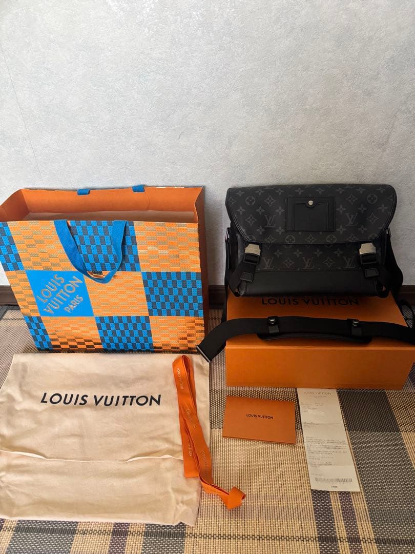 極美品 ルイヴィトン　メッセンジャーヴォワヤージュPM ブラック
