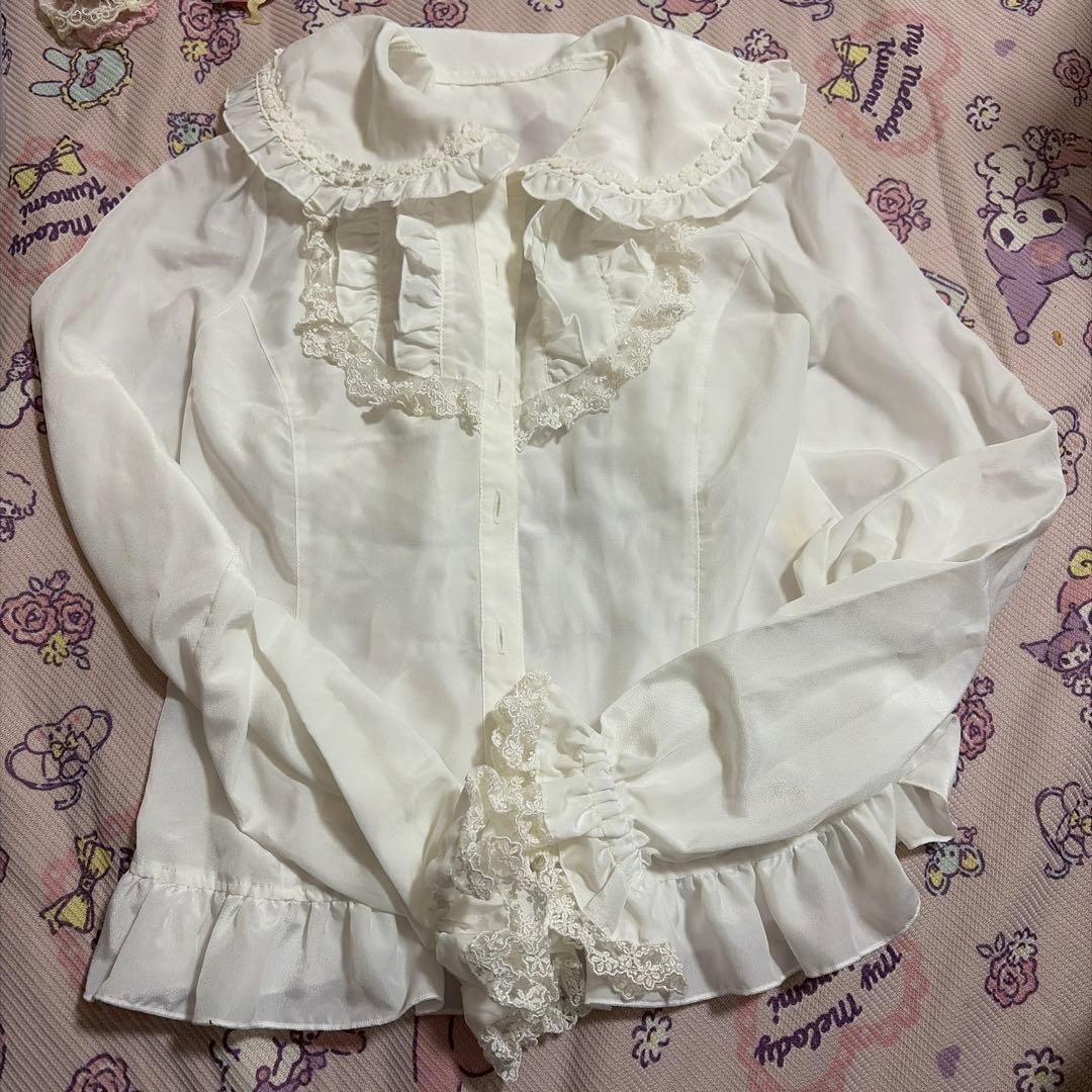 メタモルフォーゼ 後ろシャーリング ホワイト ブラウス