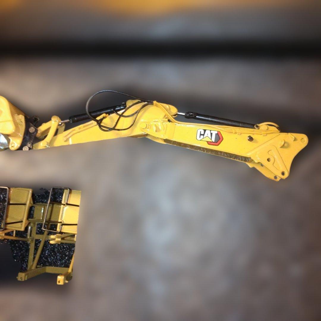 キャタピラー建機　CAT 352 高所作業解体機　1/50